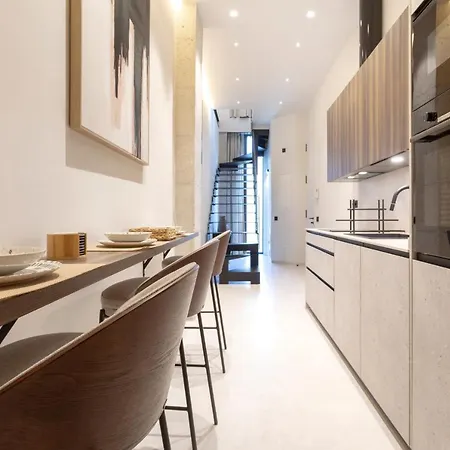Magnificent Renovated 2bd 2bth Duplex With Backyard - Centre Appartamento Málaga
