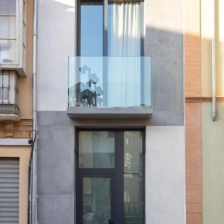 Magnificent Renovated 2bd 2bth Duplex With Backyard - Centre Daire Málaga