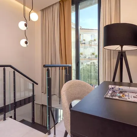 Magnificent Renovated 2bd 2bth Duplex With Backyard - Centre Apartment Malaga